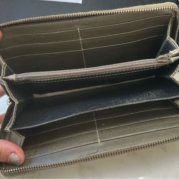 Gucci zip around wallet - Picture 5 of 9